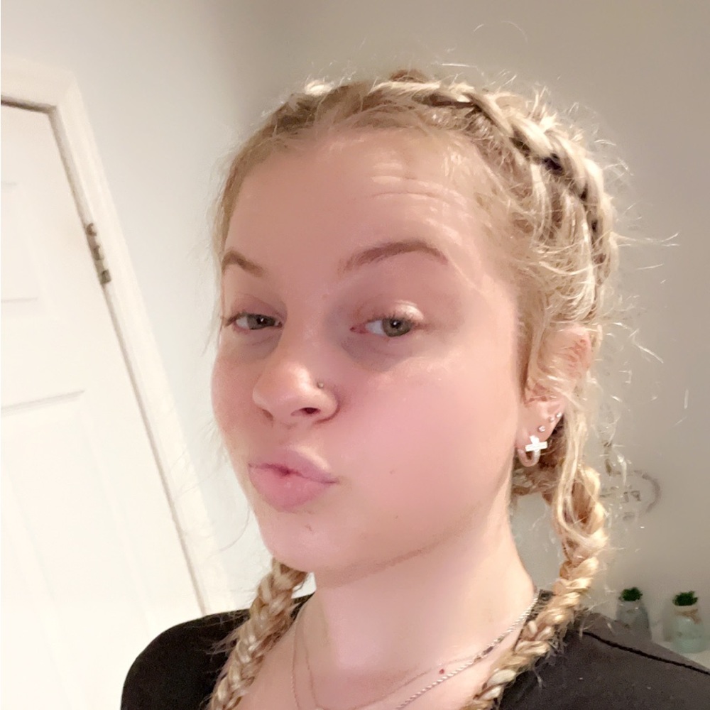 Meet your Posher, Hannah